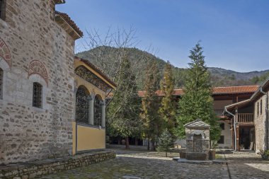 Bachkovo Manastırı, Bulgaristan - 4 Şubat 2019: Ortaçağ Bachkovo Manastırı Dormition Tanrı, Bulgaristan annenin binalarda