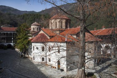 Bachkovo Manastırı, Bulgaristan - 4 Şubat 2019: Ortaçağ Bachkovo Manastırı Dormition Tanrı, Bulgaristan annenin binalarda
