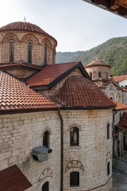 Bachkovo Manastırı, Bulgaristan - 4 Şubat 2019: Ortaçağ Bachkovo Manastırı Dormition Tanrı, Bulgaristan annenin binalarda