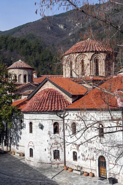 Bachkovo Manastırı, Bulgaristan - 4 Şubat 2019: Ortaçağ Bachkovo Manastırı Dormition Tanrı, Bulgaristan annenin binalarda