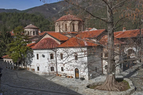 Bachkovo Manastırı, Bulgaristan - 4 Şubat 2019: Ortaçağ Bachkovo Manastırı Dormition Tanrı, Bulgaristan annenin binalarda
