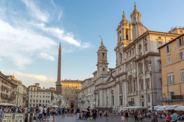 Rome, İtalya - 22 Haziran 2017: Şaşırtıcı günbatımı manzarası Piazza Navona, Roma, İtalya