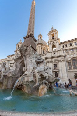Rome, İtalya - 22 Haziran 2017: Şaşırtıcı günbatımı manzarası Piazza Navona, Roma, İtalya
