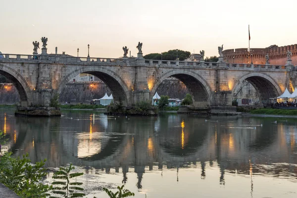 Roma Itália Junho 2017 Vista Pôr Sol Ponte São Ângelo — Fotografia de Stock