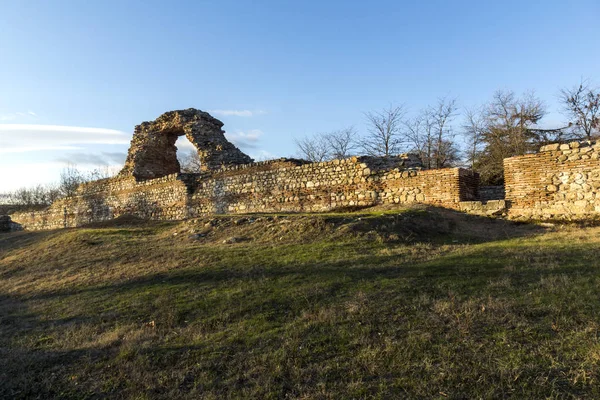 Zachód Słońca Widok Ruin Fortyfikacje Starożytnego Miasta Rzymskiego Diocletianopolis Miasta — Zdjęcie stockowe