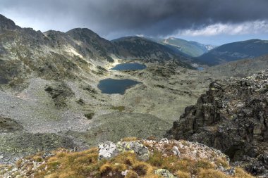 Musalenski göller, Rila Dağı, Bulgaristan üzerinden sis ile muhteşem manzara