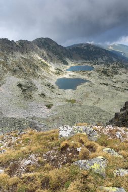 Musalenski göller, Rila Dağı, Bulgaristan üzerinden sis ile muhteşem manzara