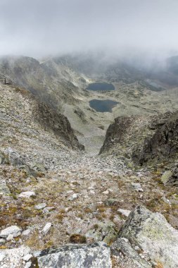 Musalenski göller, Rila Dağı, Bulgaristan üzerinden sis ile muhteşem manzara