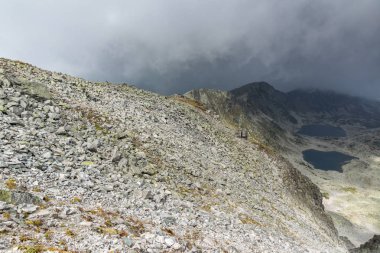 Musalenski göller, Rila Dağı, Bulgaristan üzerinden sis ile muhteşem manzara