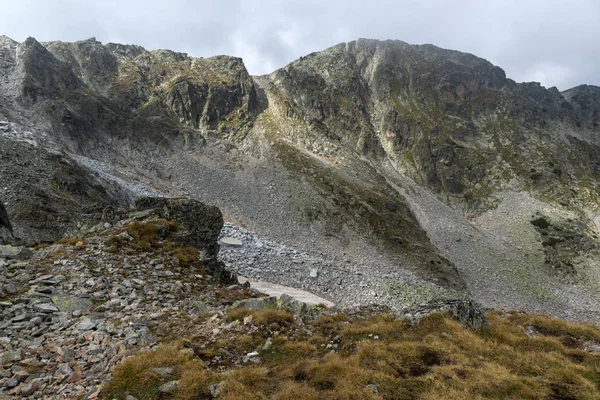 Kayalık Yatay Yürüyüş Rota Üzerinden Tırmanma Musala Tepe Rila Dağı — Stok fotoğraf