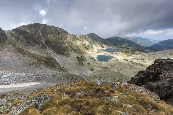 Paisagem Incrível Com Nevoeiro Sobre Lagos Musalenski Montanha Rila Bulgária — Fotografia de Stock