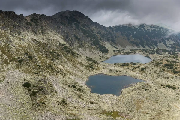 Atemberaubende Landschaft Mit Nebel Über Musalenski Seen Rila Berg Bulgarien — Stockfoto