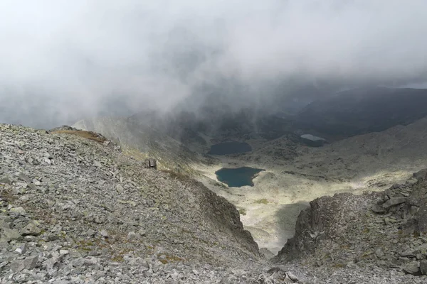 Increíble Paisaje Con Niebla Sobre Los Lagos Musalenski Montaña Rila — Foto de Stock