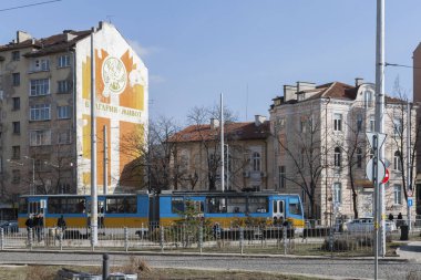 Sofia, Bulgaristan - 21 Şubat 2019: Tipik sokak ve bina merkezi City, Sofia, Bulgaristan