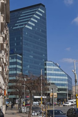 Sofia, Bulgaristan - 21 Şubat 2019: Tipik sokak ve bina merkezi City, Sofia, Bulgaristan