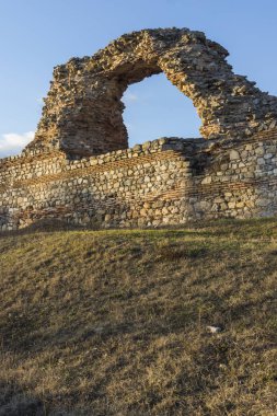 Antik Roma şehri Diocletianopolis, Hisarya kasaba, Plovdiv Bölge, Bulgaristan surlarının kalıntıları gün batımı görünümü