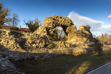 Antik Roma şehri Diocletianopolis, Hisarya kasaba, Plovdiv Bölge, Bulgaristan surlarının kalıntıları gün batımı görünümü
