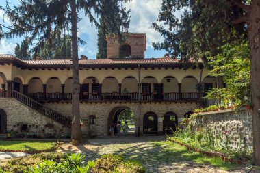 Maglizh Manastırı, Bulgaristan - 5 Ağustos 2018: Ortaçağ binaları Maglizh manastırda Saint Nicholas, Stara Zagora bölge, Bulgaristan