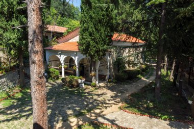 Maglizh Manastırı, Bulgaristan - 5 Ağustos 2018: Ortaçağ binaları Maglizh manastırda Saint Nicholas, Stara Zagora bölge, Bulgaristan