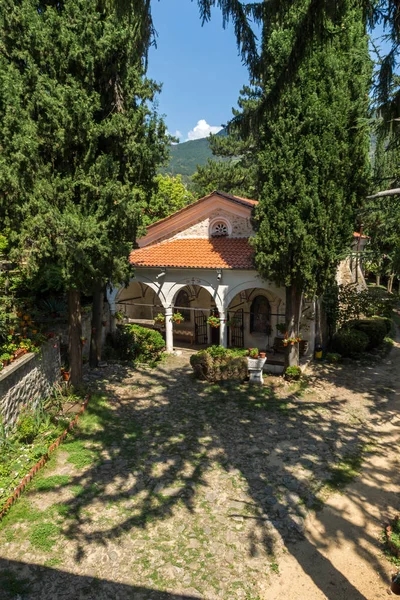 Maglizh Manastırı, Bulgaristan - 5 Ağustos 2018: Ortaçağ binaları Maglizh manastırda Saint Nicholas, Stara Zagora bölge, Bulgaristan