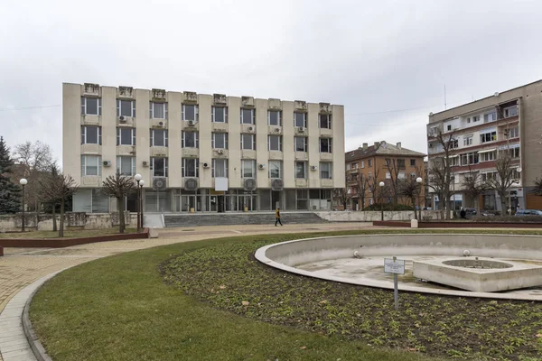 Dimitrovgrad Bulgaristan Şubat 2019 Dimitrovgrad Kasabasında Merkez Sokak Bina Haskovo — Stok fotoğraf