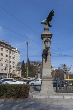 Sofya, Bulgaristan - 7 Mart 2019: Sofya'da Perlovska nehri üzerindeki Eagle Köprüsü, Bulgaristan