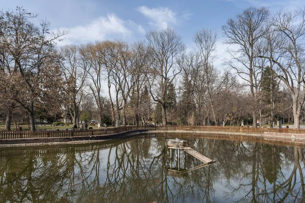 Sofya, Bulgaristan - 7 Mart 2019: Sofya'daki Borisova gradina Gölü(Boris Garden), Bulgaristan