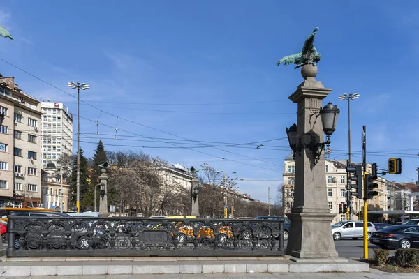 Sofya, Bulgaristan - 7 Mart 2019: Sofya'da Perlovska nehri üzerindeki Eagle Köprüsü, Bulgaristan