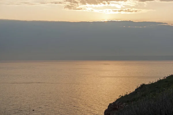 从保加利亚多布里奇地区黑海海岸的卡利克拉角令人惊叹的日落景观 — 图库照片