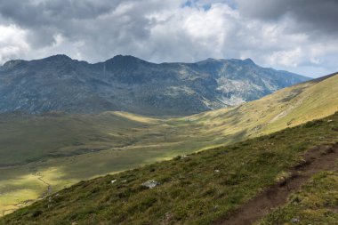 Rila Mountan yedi Rila göller, Bulgaristan yakınındaki görünümünü yaz