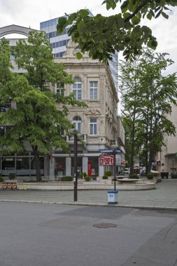 Burgas, Bulgaristan-3 Mayıs 2008: Burgas Şehir merkezinde tipik sokak ve bina, Bulgaristan