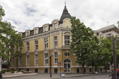 Burgas, Bulgaristan-3 Mayıs 2008: Burgas Şehir merkezinde tipik sokak ve bina, Bulgaristan