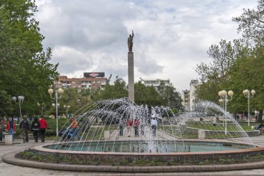 Burgas, Bulgaristan-3 Mayıs 2008: Burgas Şehir merkezinde tipik sokak ve bina, Bulgaristan
