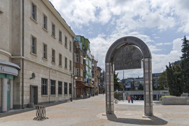 Burgas, Bulgaristan-3 Mayıs 2008: Burgas Şehir merkezinde tipik sokak ve bina, Bulgaristan