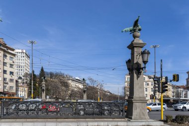 Sofya, Bulgaristan - 7 Mart 2019: Sofya'da Perlovska nehri üzerindeki Eagle Köprüsü, Bulgaristan