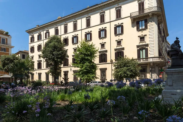 Ρώμη Ιταλία Ιουνίου 2017 Τυπικό Κτήριο Και Κήπος Στην Πόλη — Φωτογραφία Αρχείου