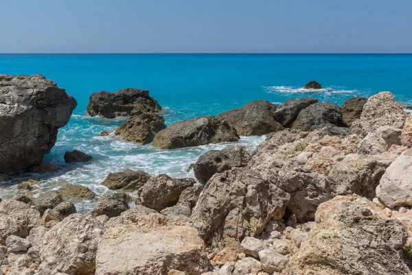 Zeegezicht Van Blauwe Wateren Rotsen Van Megali Petra Beach Lefkada — Stockfoto