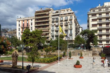 Thessaloniki, Yunanistan-Eylül 30, 2017: Selanik kentinde Agia Sofia Meydanı, Orta Makedonya, Yunanistan