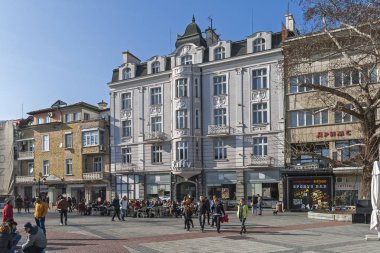 Filibe, Bulgaristan-10 Şubat 2019: Plovdiv şehir merkezi yaya caddesinde eski bina, Bulgaristan