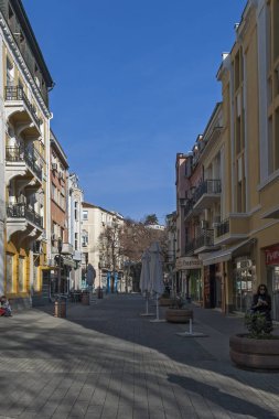 Filibe, Bulgaristan-10 Şubat 2019: Plovdiv şehir merkezi yaya caddesinde eski bina, Bulgaristan