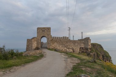 Karadeniz kıyısındaki Kaliakra Burnu 'nda kale Harabeleri 'nin günbatımı manzarası, Dobrich bölgesi, Bulgaristan