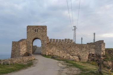 Karadeniz kıyısındaki Kaliakra Burnu 'nda kale Harabeleri 'nin günbatımı manzarası, Dobrich bölgesi, Bulgaristan