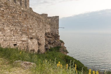 Karadeniz kıyısındaki Kaliakra Burnu 'nda kale Harabeleri 'nin günbatımı manzarası, Dobrich bölgesi, Bulgaristan