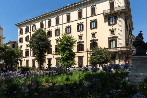 Roma Italia Giugno 2017 Edificio Tipico Giardino Nella Città Roma — Foto Stock