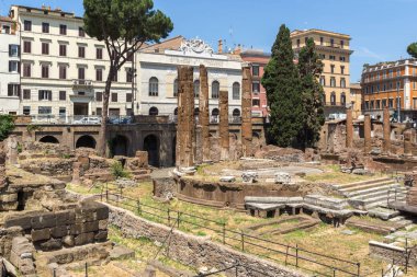 Roma, Italya-23 Haziran 2017: Roma, Italya 'da Largo di Torre Argentina Panoraması