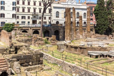 Roma, Italya-23 Haziran 2017: Roma, Italya 'da Largo di Torre Argentina Panoraması