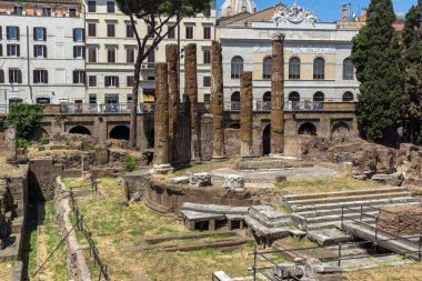 Roma, Italya-23 Haziran 2017: Roma, Italya 'da Largo di Torre Argentina Panoraması