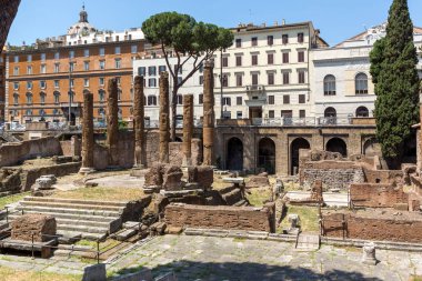 Roma, Italya-23 Haziran 2017: Roma, Italya 'da Largo di Torre Argentina Panoraması
