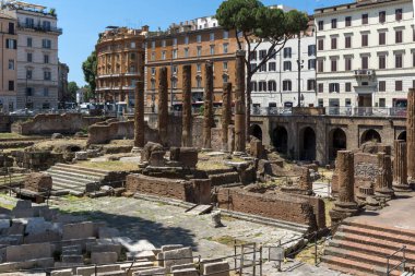 Roma, Italya-23 Haziran 2017: Roma, Italya 'da Largo di Torre Argentina Panoraması