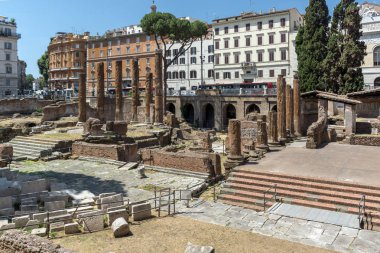 Roma, Italya-23 Haziran 2017: Roma, Italya 'da Largo di Torre Argentina Panoraması